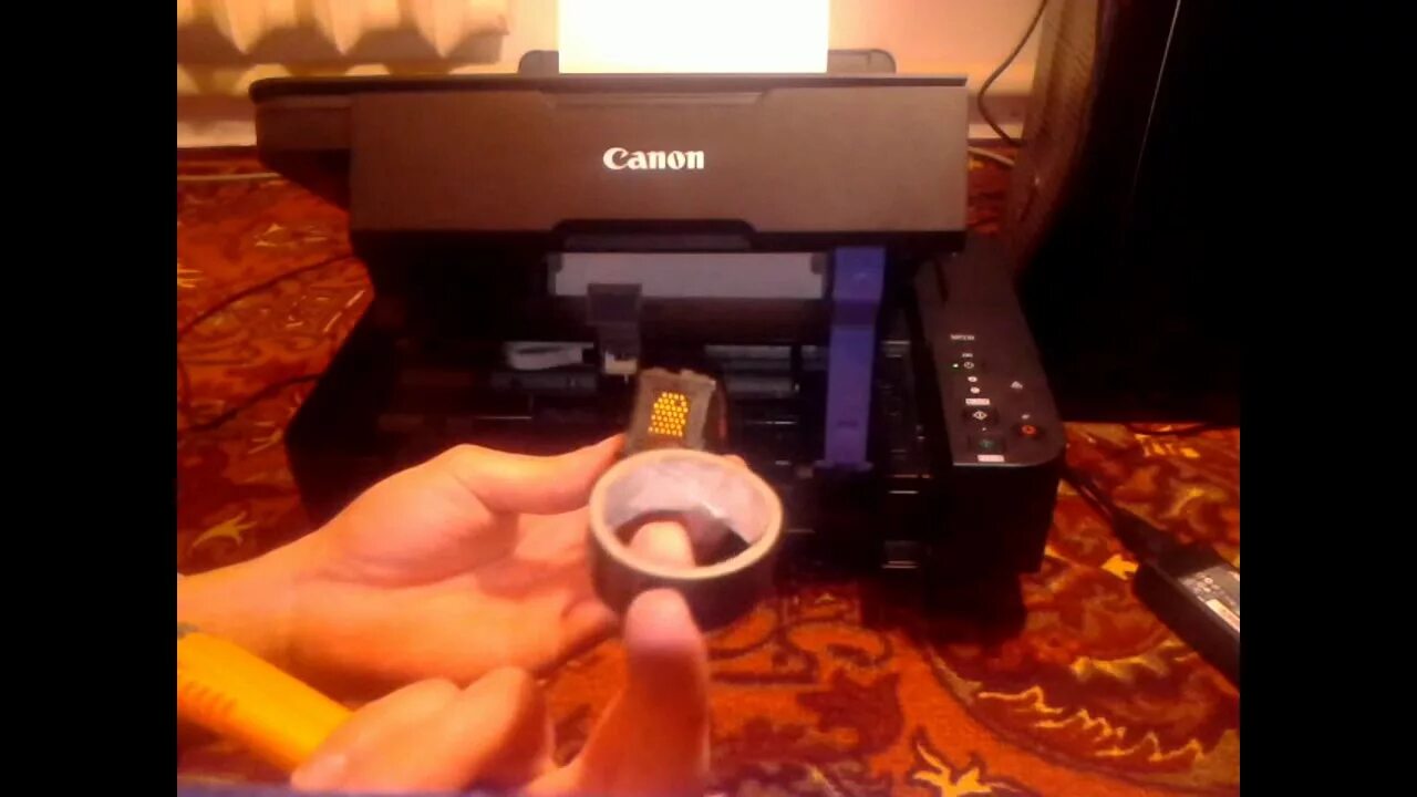 После заправки картриджи canon не печатают. Canon PIXMA mp230 помпа. Принтер Кэнон без картриджа. Mp230 картридж заправка. Принтер МП 230 Кэнон разбор изнутри.