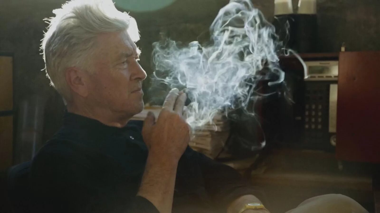 Дэвид линч жизнь в искусстве. Дэвид линч. david lynch smoking. линч курит. david lynch 1995.