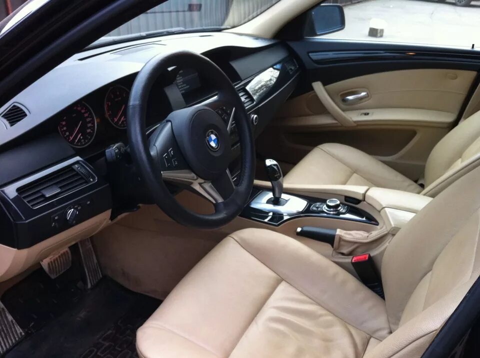 Купить б/у BMW 5 серии V (E60/E61) 530d 3.0d AT (218 л.с.) дизель автомат в Моск