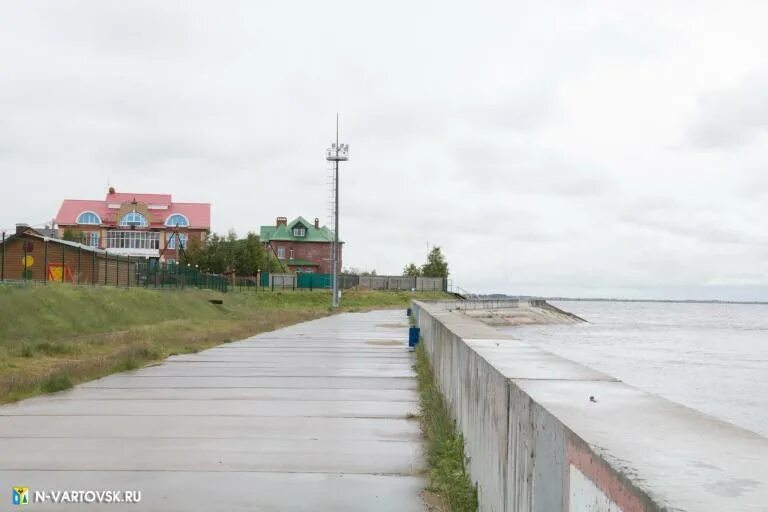 Уровень воды в оби октябрьское. Уровень воды в Оби в Нижневартовске на 03.05.2022. Уровень воды Обь. Нижневартовск подъем воды в Оби. Уровень воды реки Обь на 16.06.2023 в Нижневартовске.