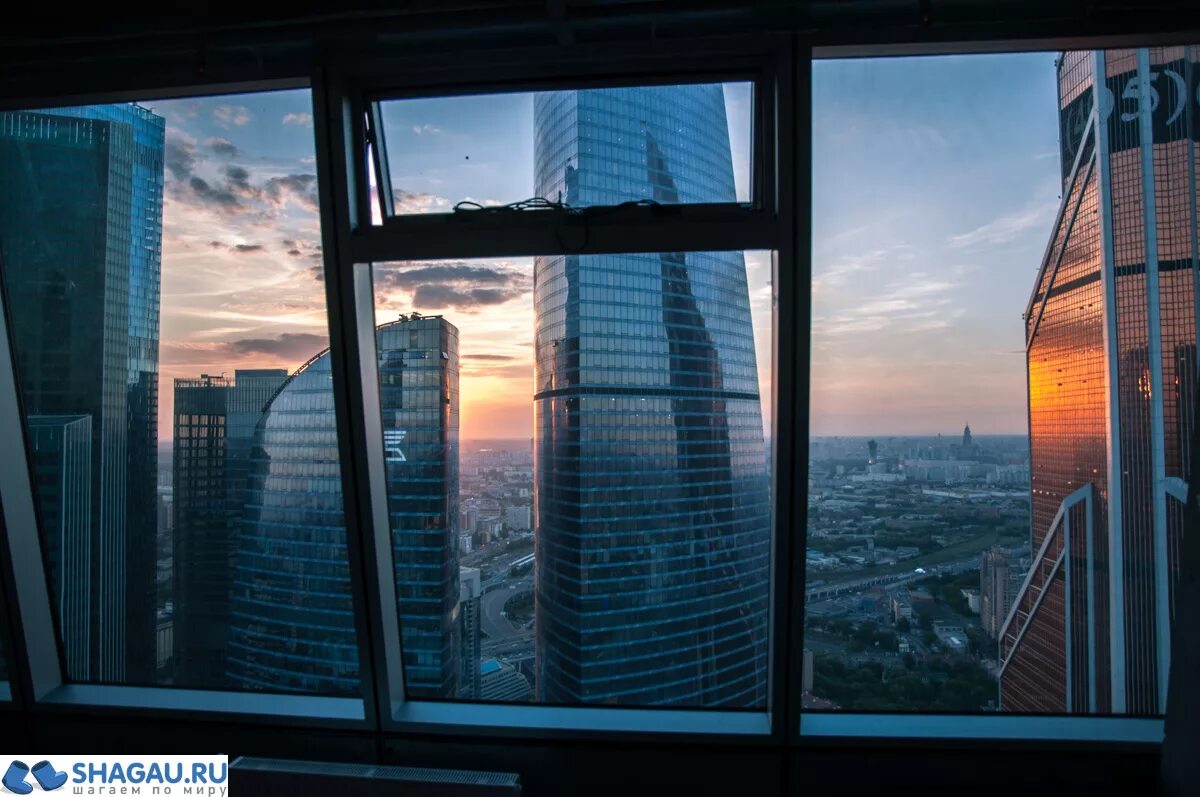 Дом воздуха москва. Окно Москоу Сити. Вид с Москоу Сити с окна. Вид на Москва Сити из окна квартиры. Окно небоскреба Москва Сити.