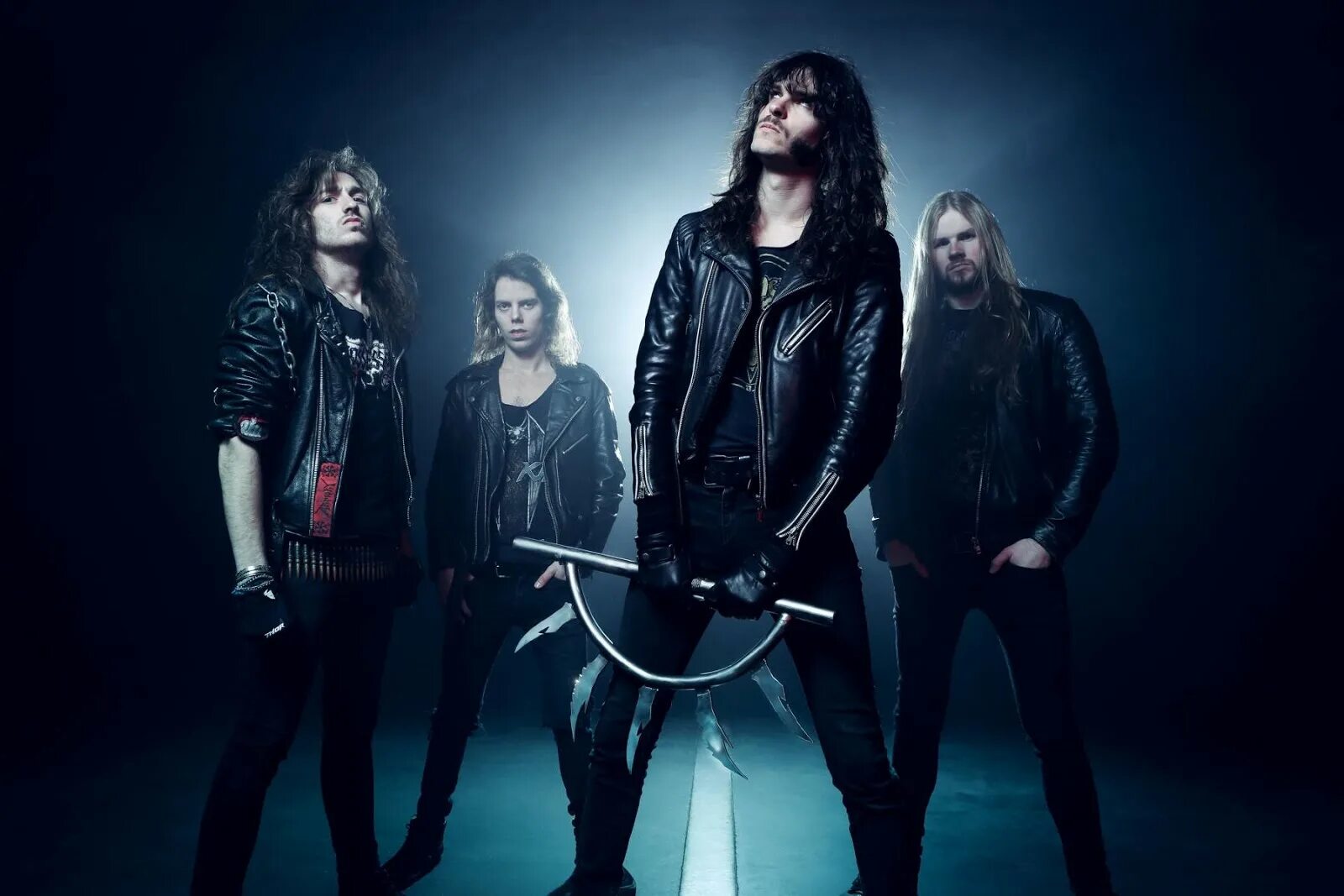 Новая квартира. The weeknd heartless обложка. Living for the first. Living for the first. The weeknd heartless.