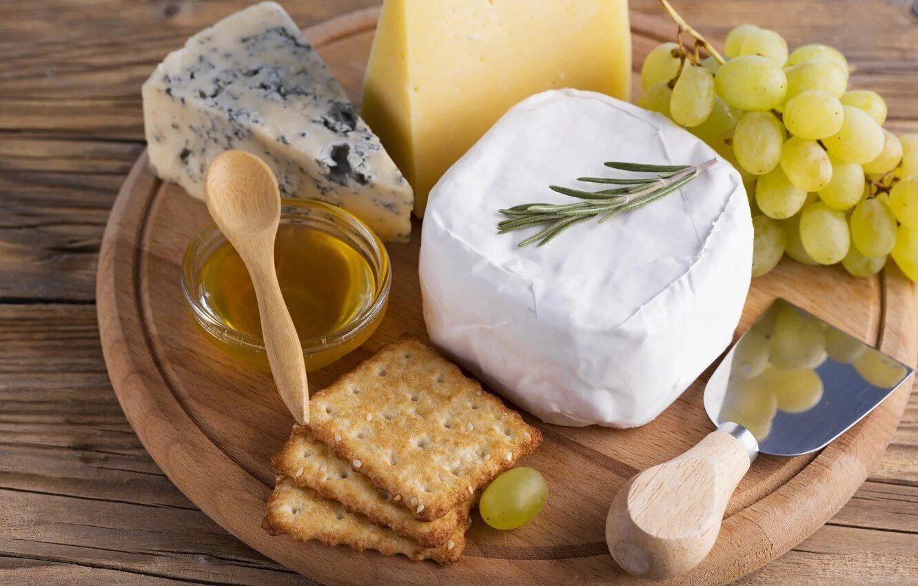 Вкуснейший сырный. Сыр Saint Nectaire. Вкусный сыр. Красивый сыр. Сыр с медом.