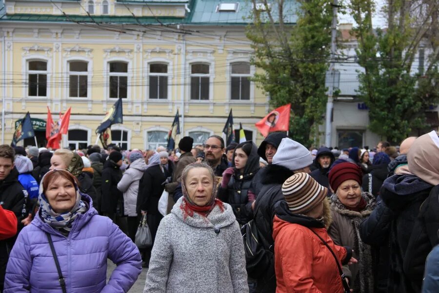 4 ноября мужчина. Крестный ход Саратов 2022 4 ноября. Крестный ход Саратов 2022. Крестный ход Саратов. Крестный ход Чебоксары 2023.