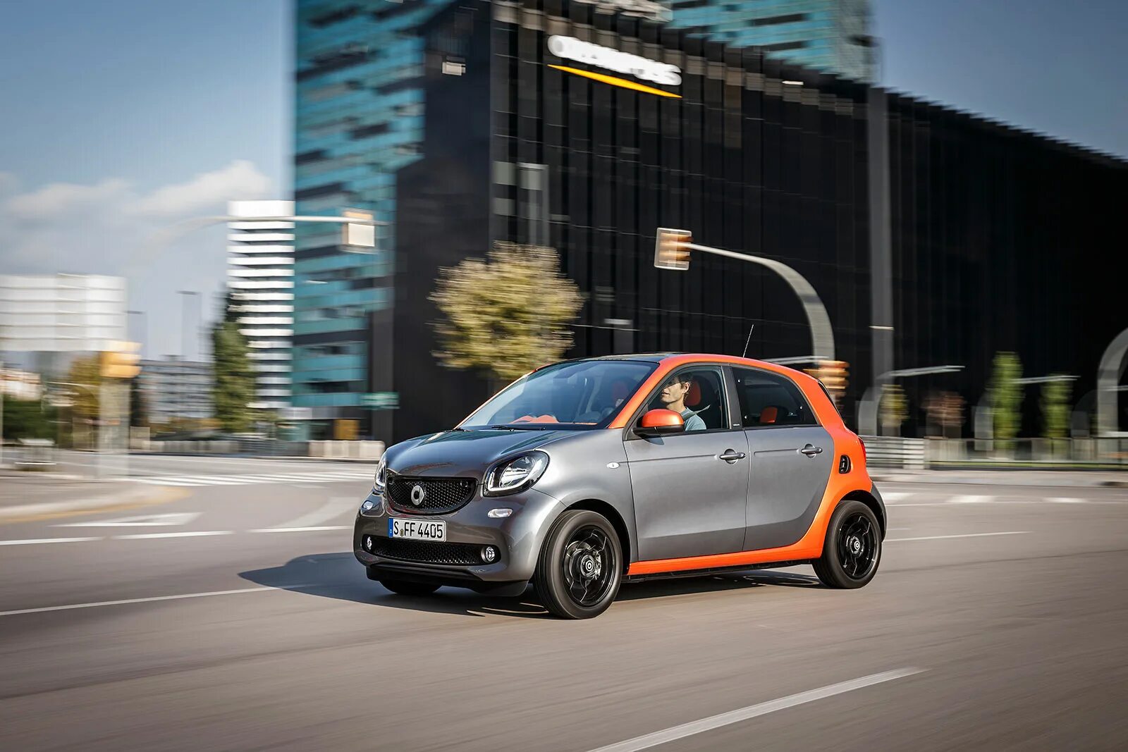 Купить смарт в рассрочку. Smart Forfour. Smart Forfour 2 2015 Renault Twingo. Smart Fortwo 4 местный. Дефлекторасмарт Форфоур 2016.