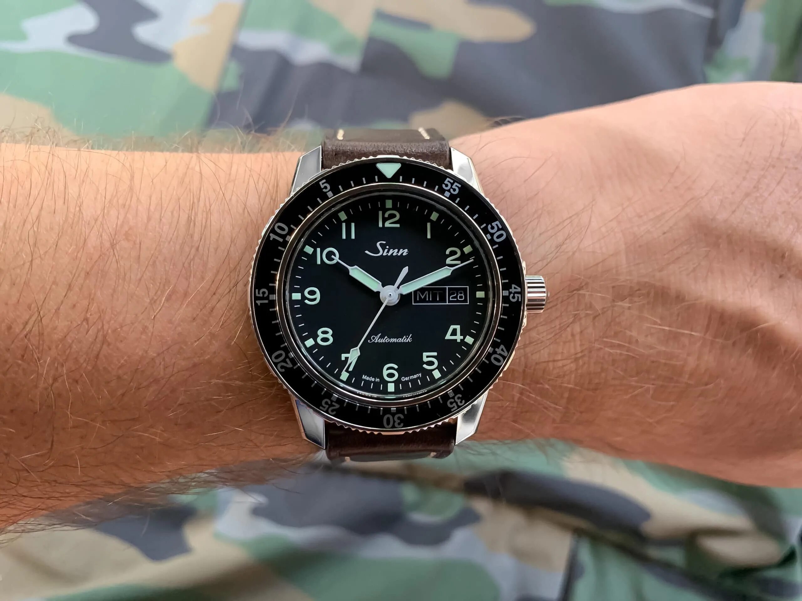 Sinn 856 utc. Yan devo bo sinn. Брайтлинг пилот часы. Do sinn. Бо синн.