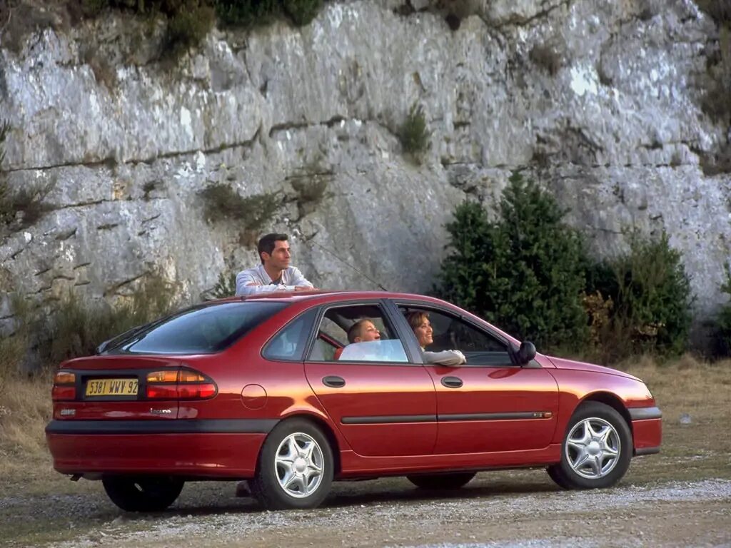 Renault Laguna 1998. Renault Laguna 1. Рено Лагуна 1 хэтчбек. Рено Лагуна 1998.