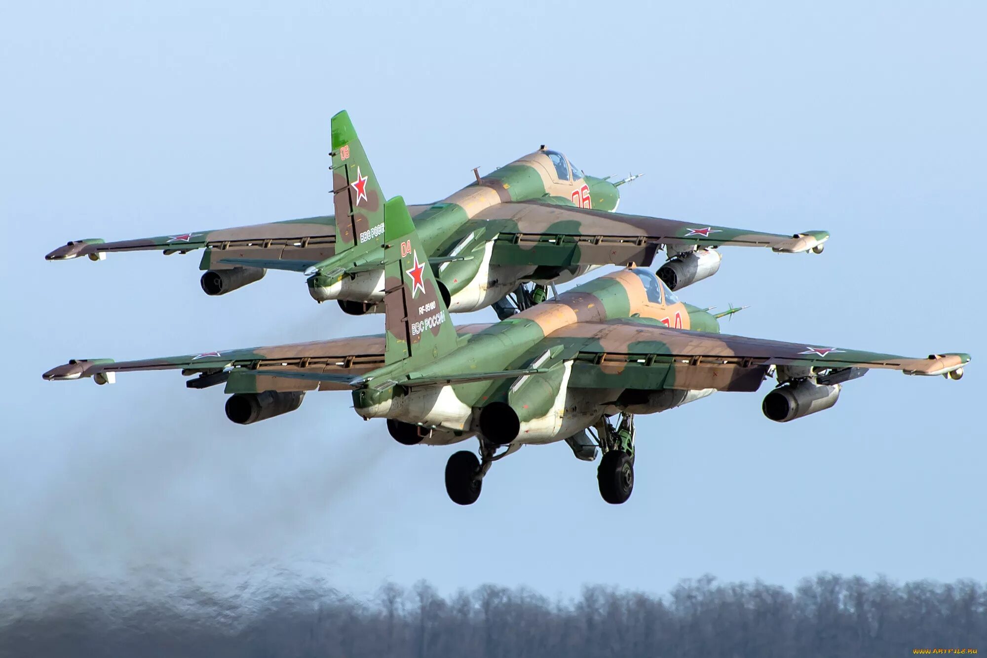 Почему су 25. Штурмовик Су-25 Грач. Самолёт-Штурмовик Су-25. Су-25 ВВС РФ. Су-25 Штурмовик РФ.
