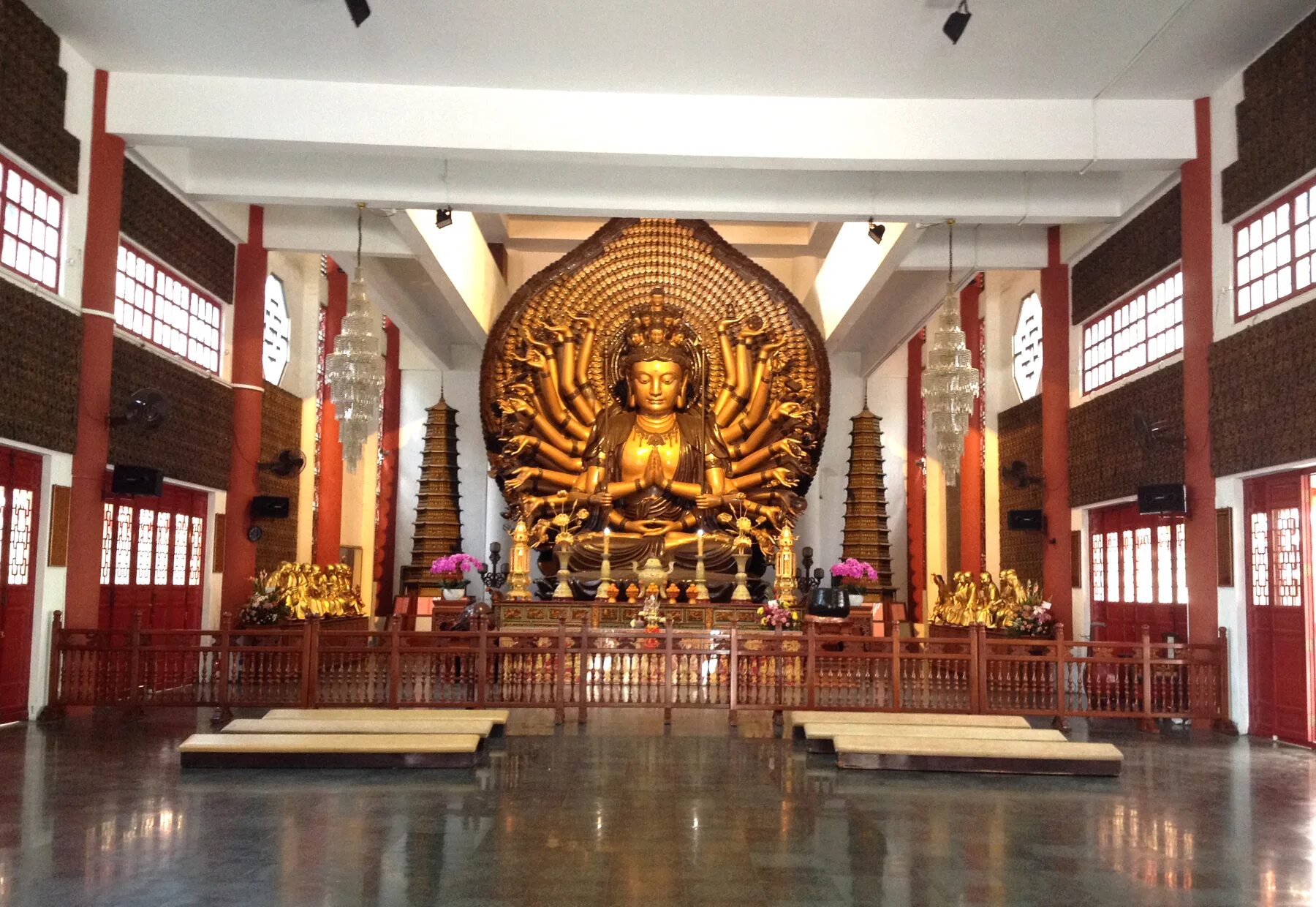 Fan temple. Храм Шуан Линь Сингапур. Богиня Гуань Инь в монастыре Шаолиня. Монастырь Лин Куэй. Pao fa Temple.