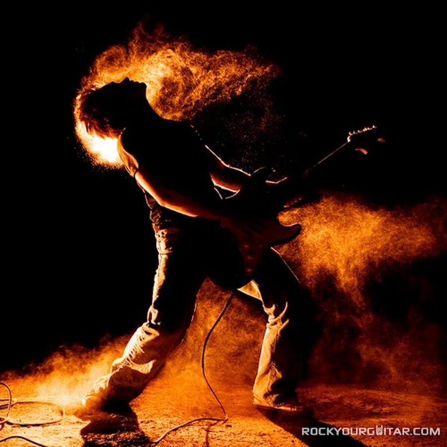 Включить песню огонь. Огненный гитарист. Горящая гитара. Гитарист в огне. Горящие гитары.