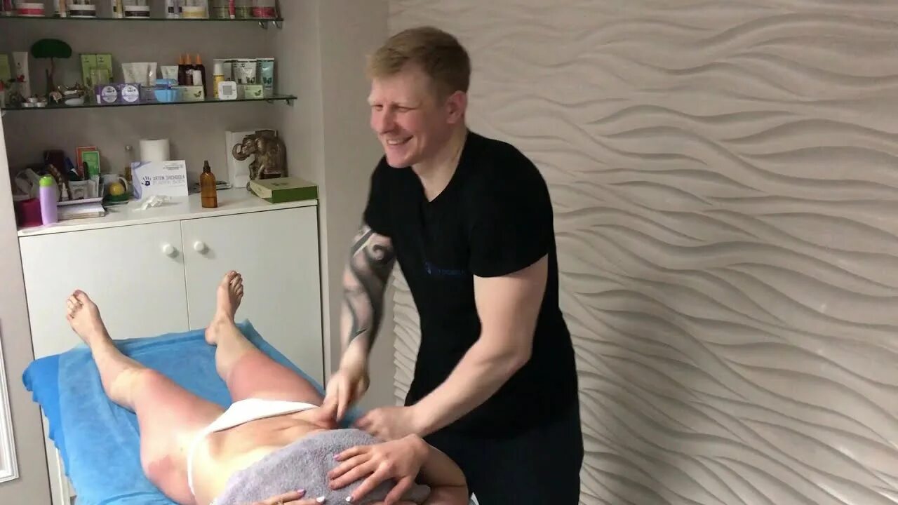 Belly massage. Слим массаж живота. Тайский слим массаж для похудения. Слим массаж фото. Массаж больного живота мужчине.