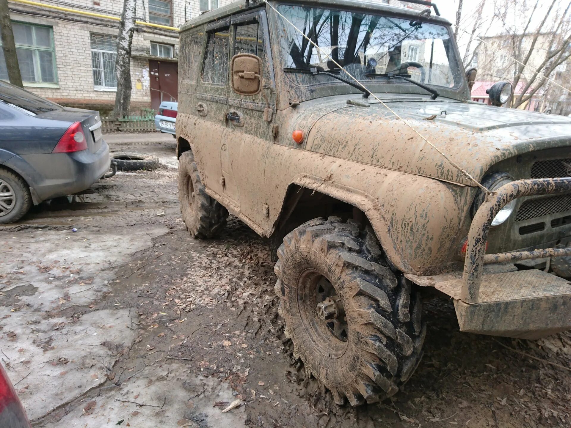 Уаз для грязи 3167. Уаз 469 на грязевой резине. Резина cst c888 на уаз. Уаз на грязевой резине. Уаз 469 в грязи.
