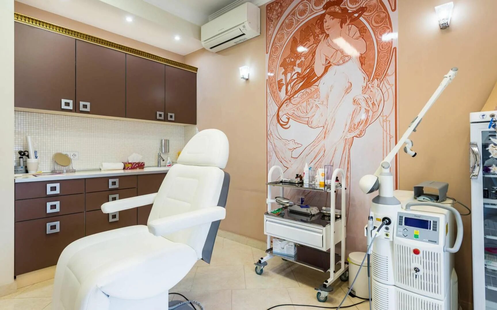 Мезотерапиякоди головы. Премиум косметология. Салон красоты косметология. Премиум косметология. Aesthetic клиника эстетической медицины москва.