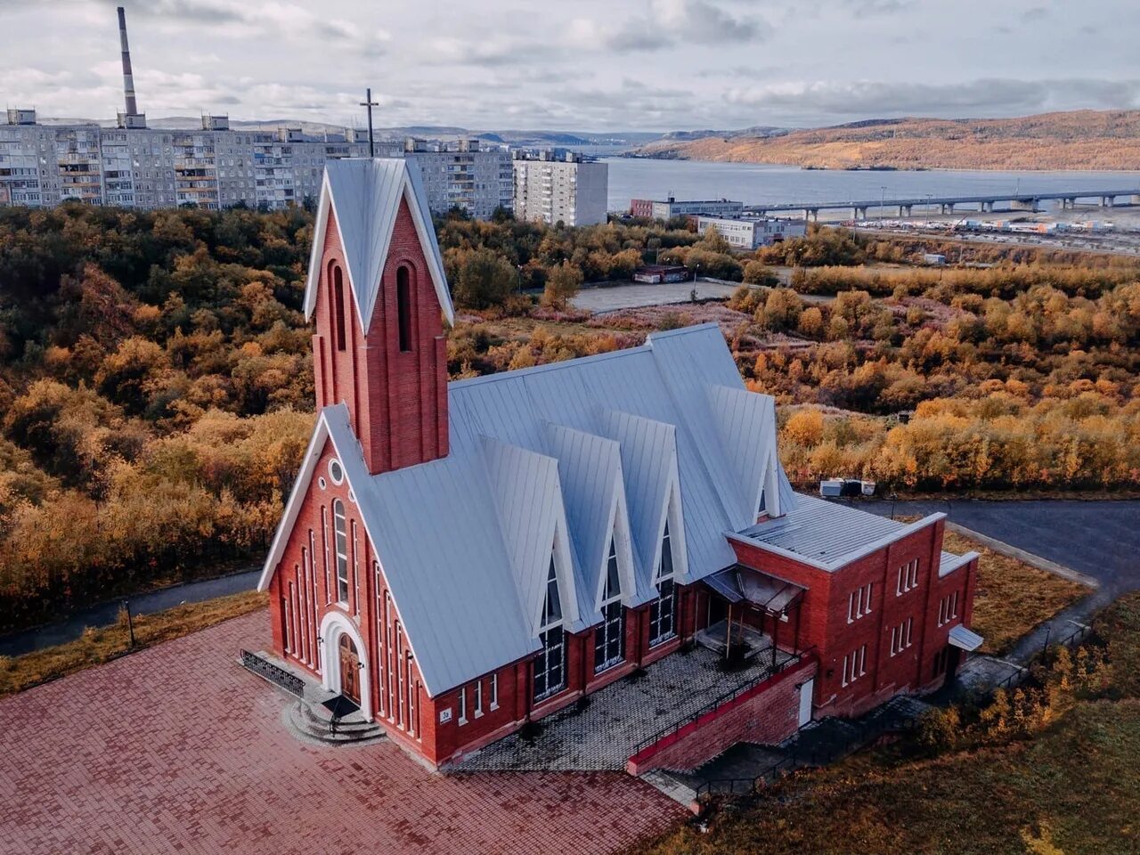 Приход святого михаила архангела мурманск. Церковь мурманск режим работы. Церковь мурманск режим работы. Недострой мурманска. Логотип мурманская полноевангельская церковь.