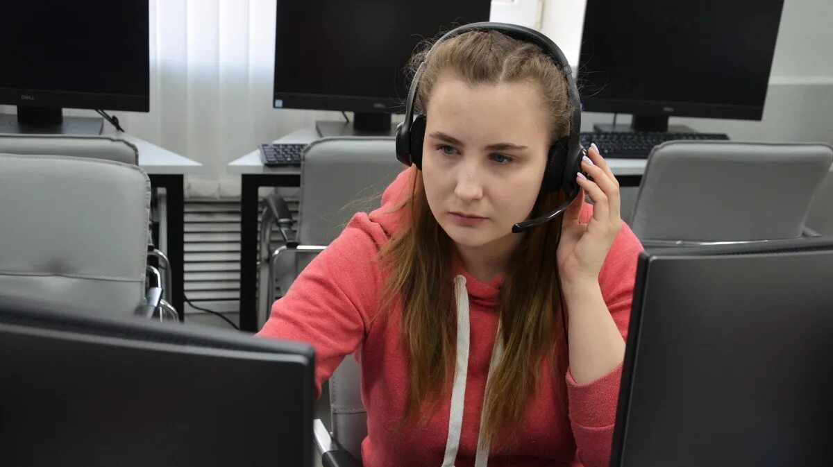 Оператор колл центра. Колл центр. Воронеж колл центры телефоны. Обучение дистанционно. Рабочее место втб.