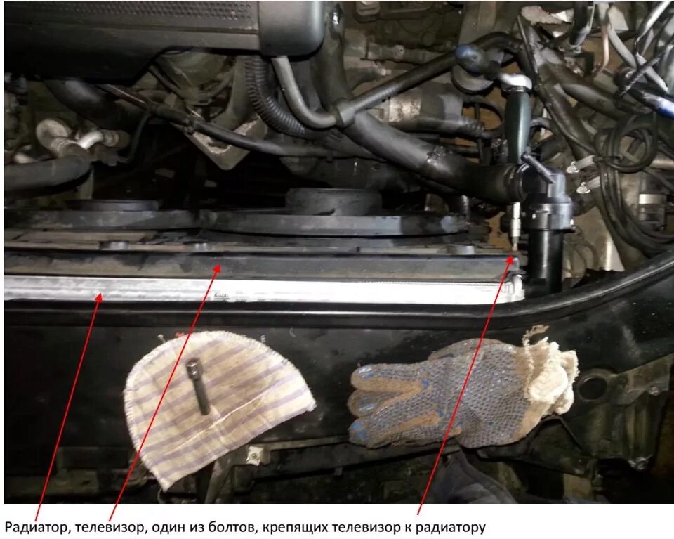 Пассат б6 как поменять радиатор. Как заменить радиатор на Пассат б6 2008. Замена топливного радиатора на Пассат б6.