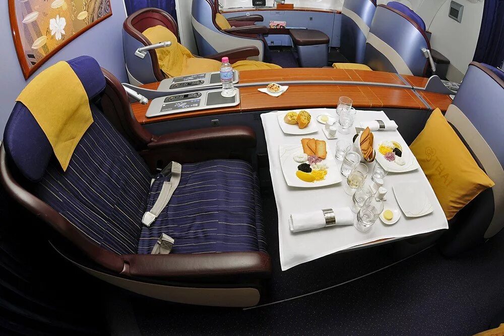 Салон боинг 747 бизнес джет. Аэрофлот бизнес класс 2023. Airbus a380 business class. A380 аэрофлот бизнес. Бизнес зал в самолете.
