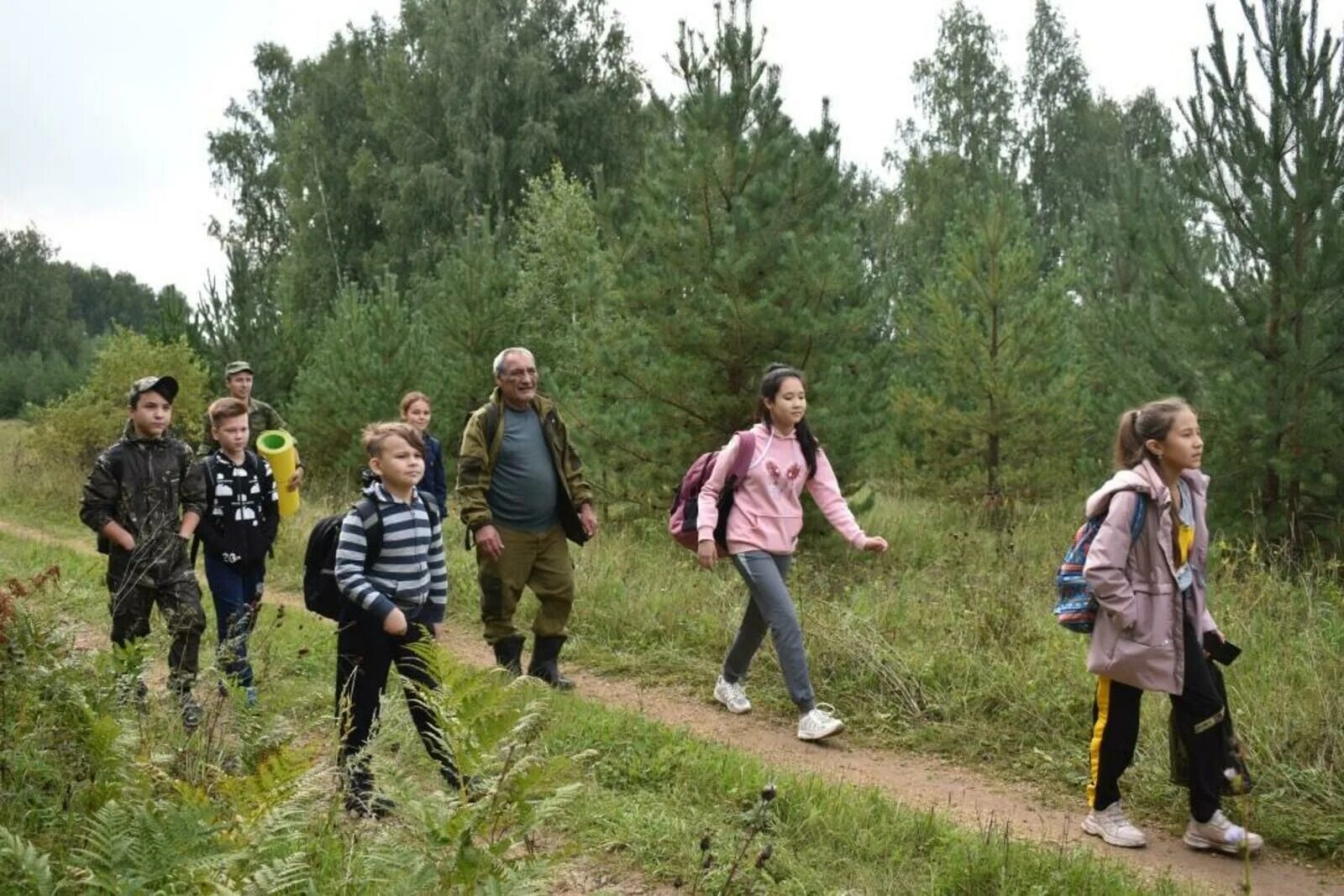 В группе туристов 200. Фото для группы туристы - краеведы. Помещение туристов краеведов. Фото краеведов туристов. Интернат Крючковка.