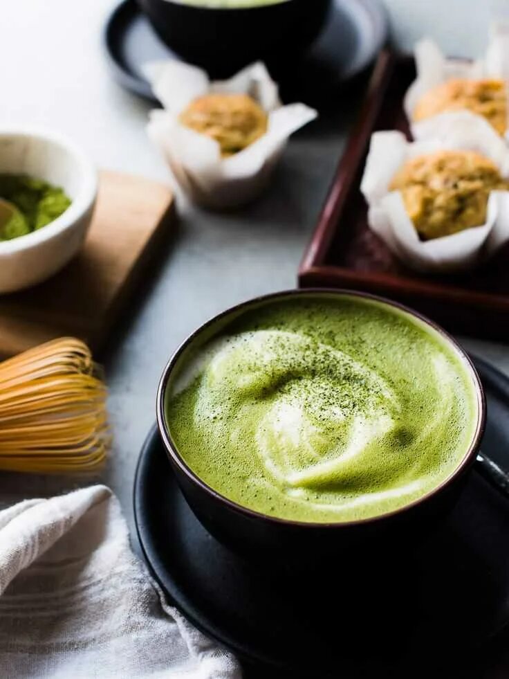 Лучший чай матча. Маття латте. Зеленый чай Matcha. Маття чай латте. Latte Matcha Япония.