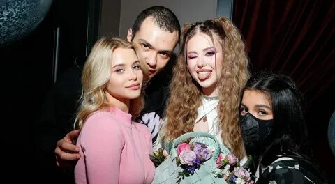 Кто из знаменитостей был на вечеринке