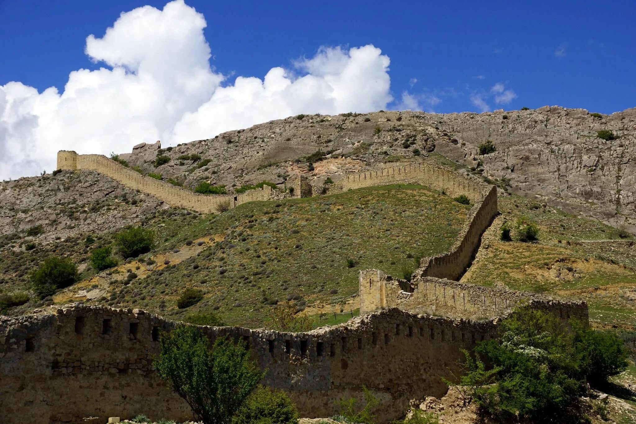Гуниб крепость Шамиля. Башня Шамиля в Гунибе. Крепость Гуниб Дагестан. Крепость Шамиля в Дагестане.