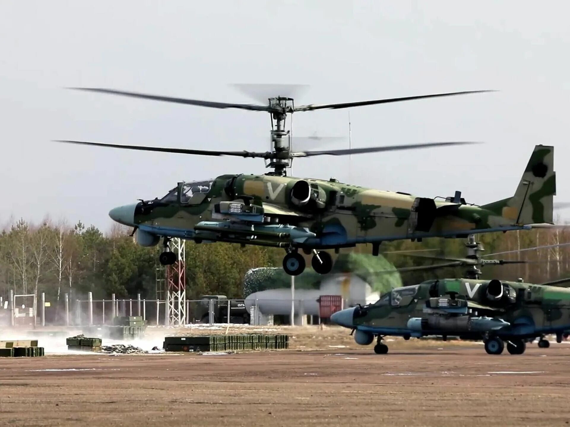 Вертолеты вкс ка 52. Военный вертолёт ка-52 аллигатор. Ка 52 вс рф. Р ф 52. Боевой вертолет ка-52 аллигатор.