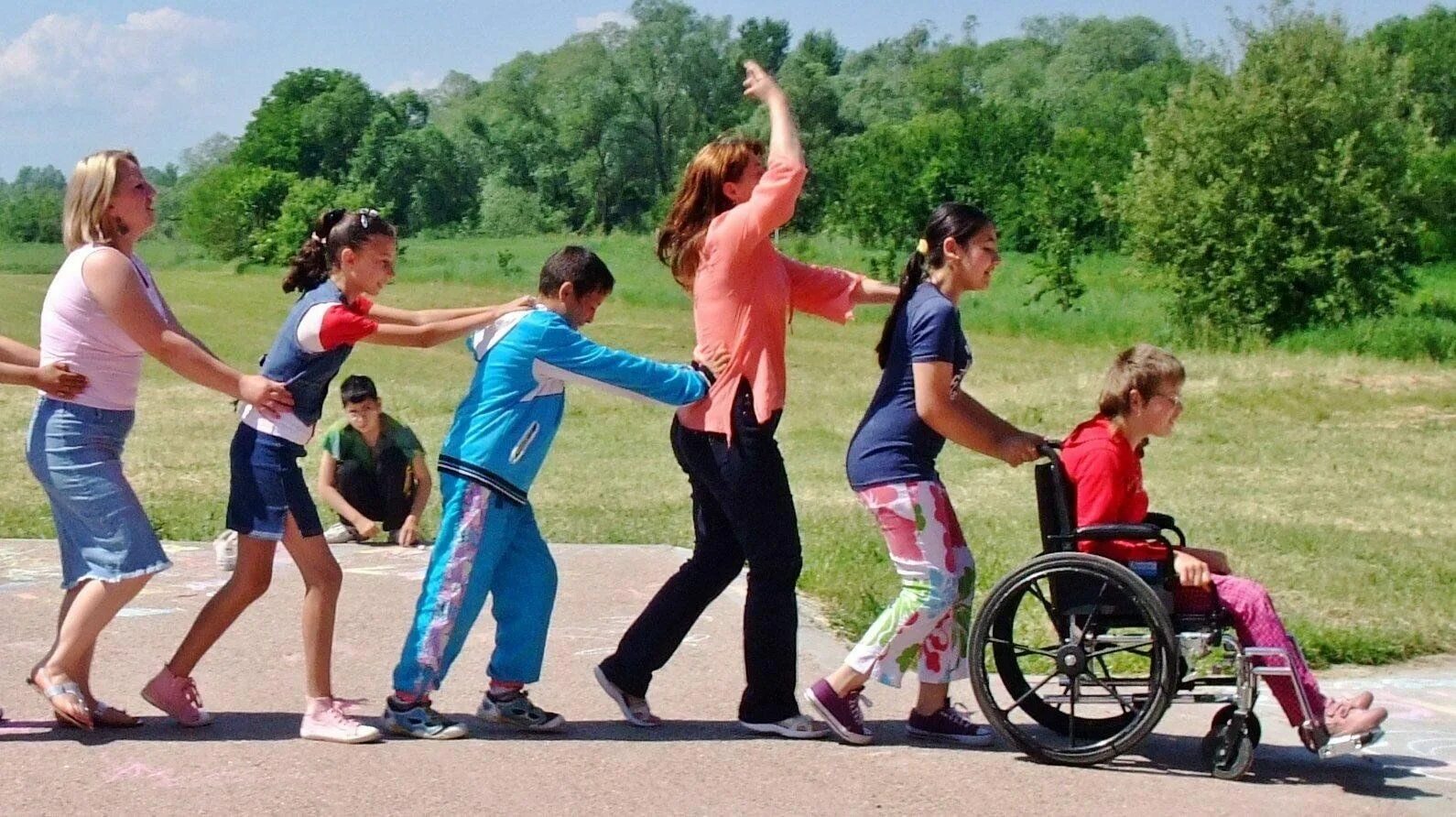 Дети инвалиды в лагере. Семья с ребенком инвалидом. Дети с ограниченными возможностями. Дети Здоровые и с инвалидностью. Мероприятия с детьми с ограниченными возможностями