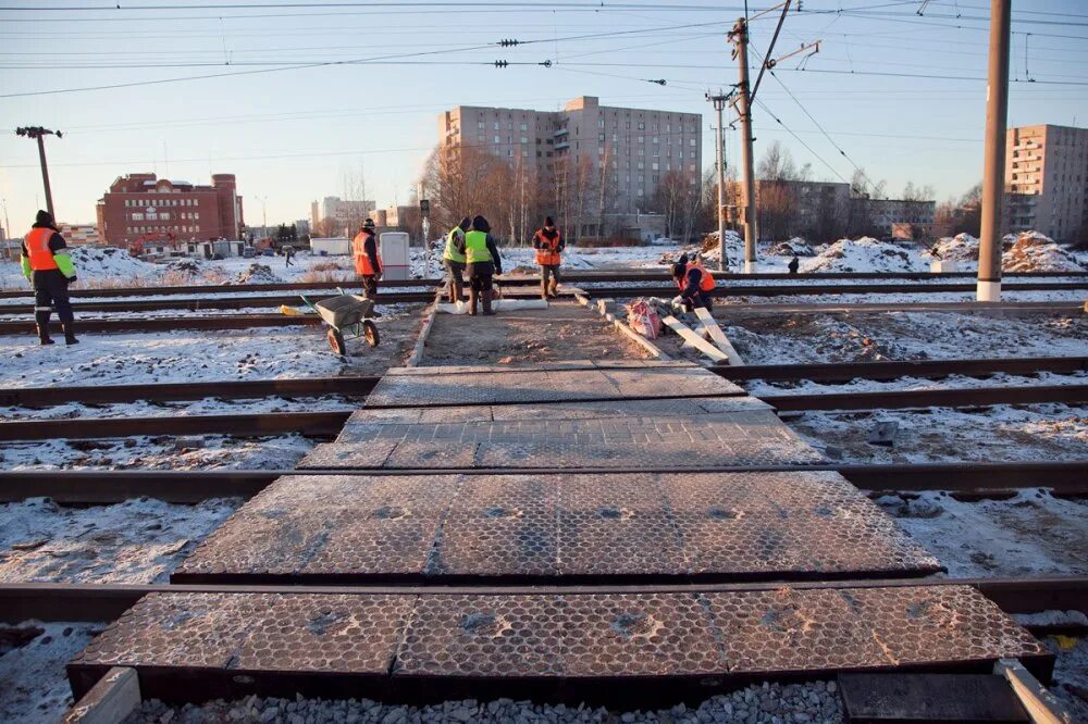 Пешеходный мост РЖД. Пешеходный настил через железнодорожные пути. Железнодорожный переход. Пешеходный переход через ж.д. пути.