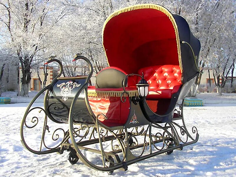 Красивые сани деда мороза. Конные сани. Старинные сани. Сани царские. Фаэтон карета.