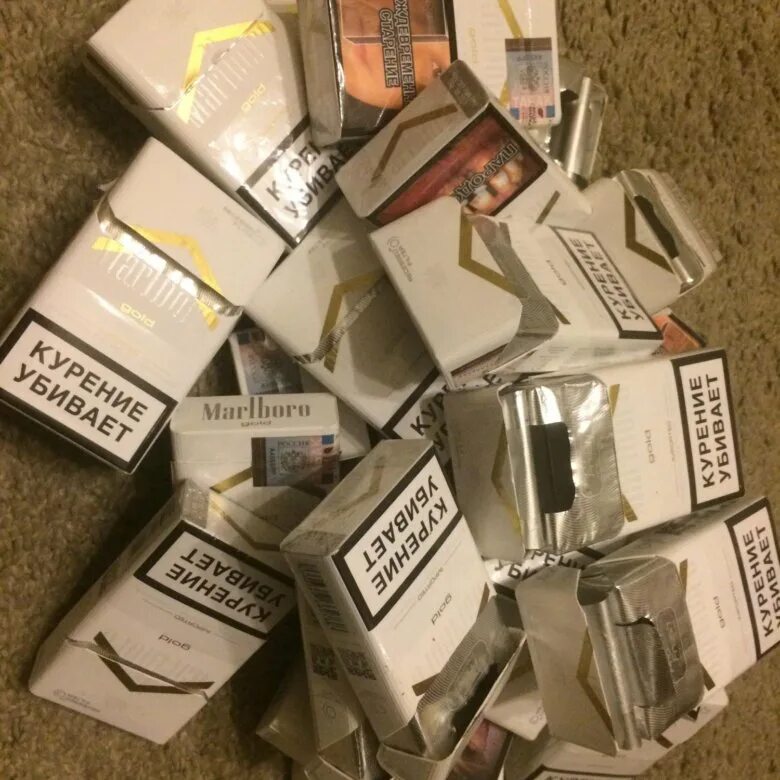 Пода сигареты. Пустые сигаретные пачки. Пустая пачка сигарет. Пустые пачки от сигарет. Упаковка из под сигарет.