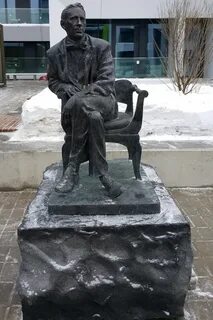 Памятники авторам книг