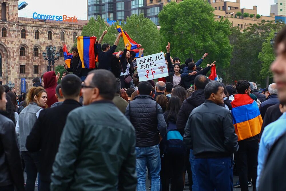 Какой сегодня армения. Протесты в Армении. Серж Саргсян на митинге. Армения сегодня. Революция в Армении 2018.