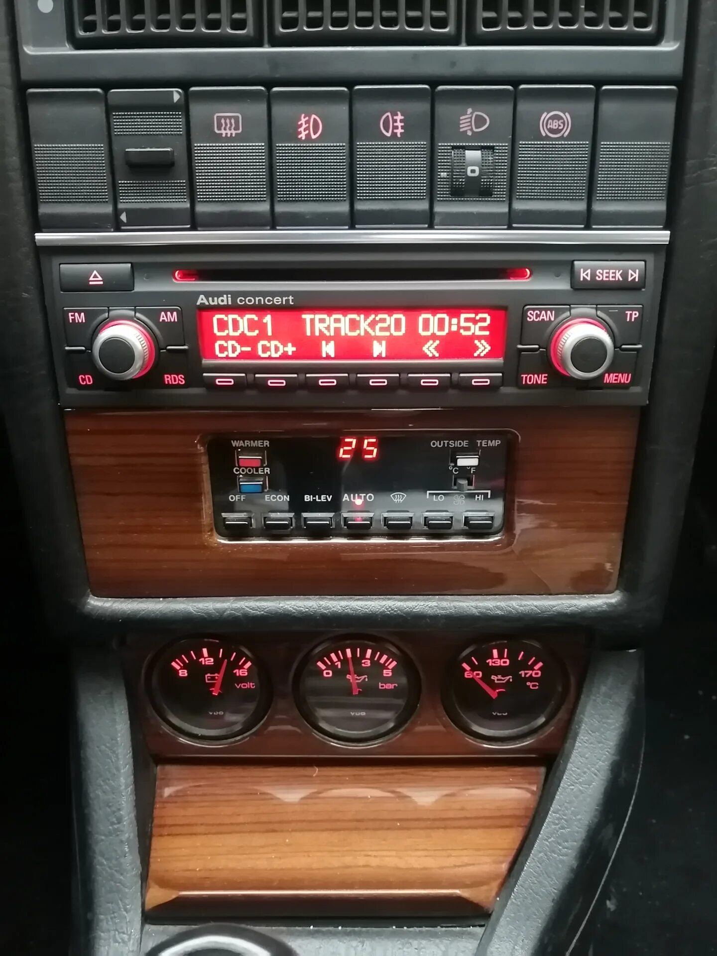 Автомагнитола в Ауди 80. Audi 80 Audi Concert. Штатная магнитола Ауди 80. Магнитола Audi Chorus Audi 80. Автомагнитола ауди