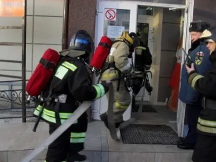 Зданиям с массовым пребыванием людей относятся