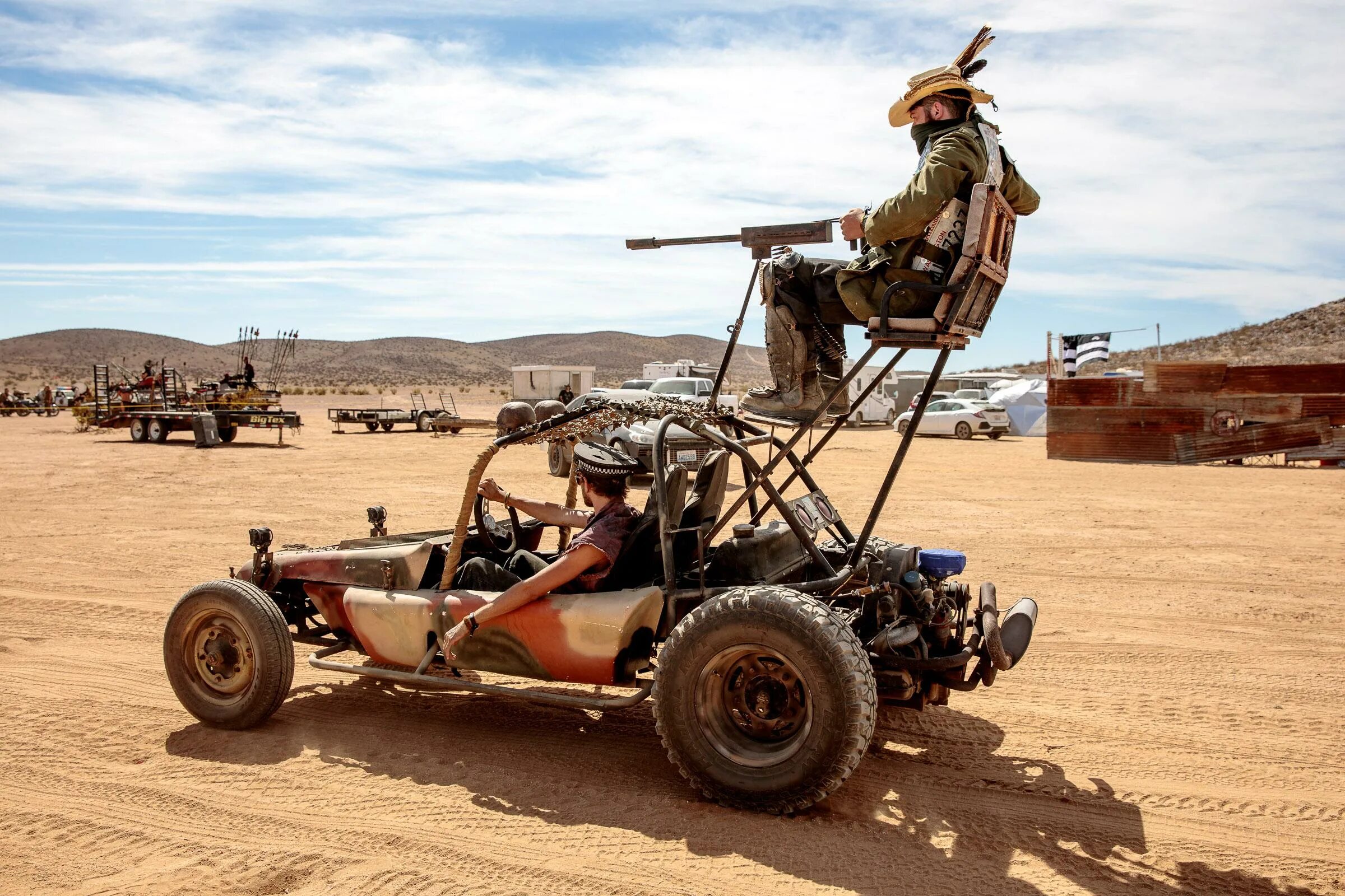 Фестиваль Бёрнинг Мэн Мэд Макс. Wasteland фестиваль в стиле Mad Max. Квадроцикл Безумный Макс. Фест в стиле безумного Макса. Безумный макс новый