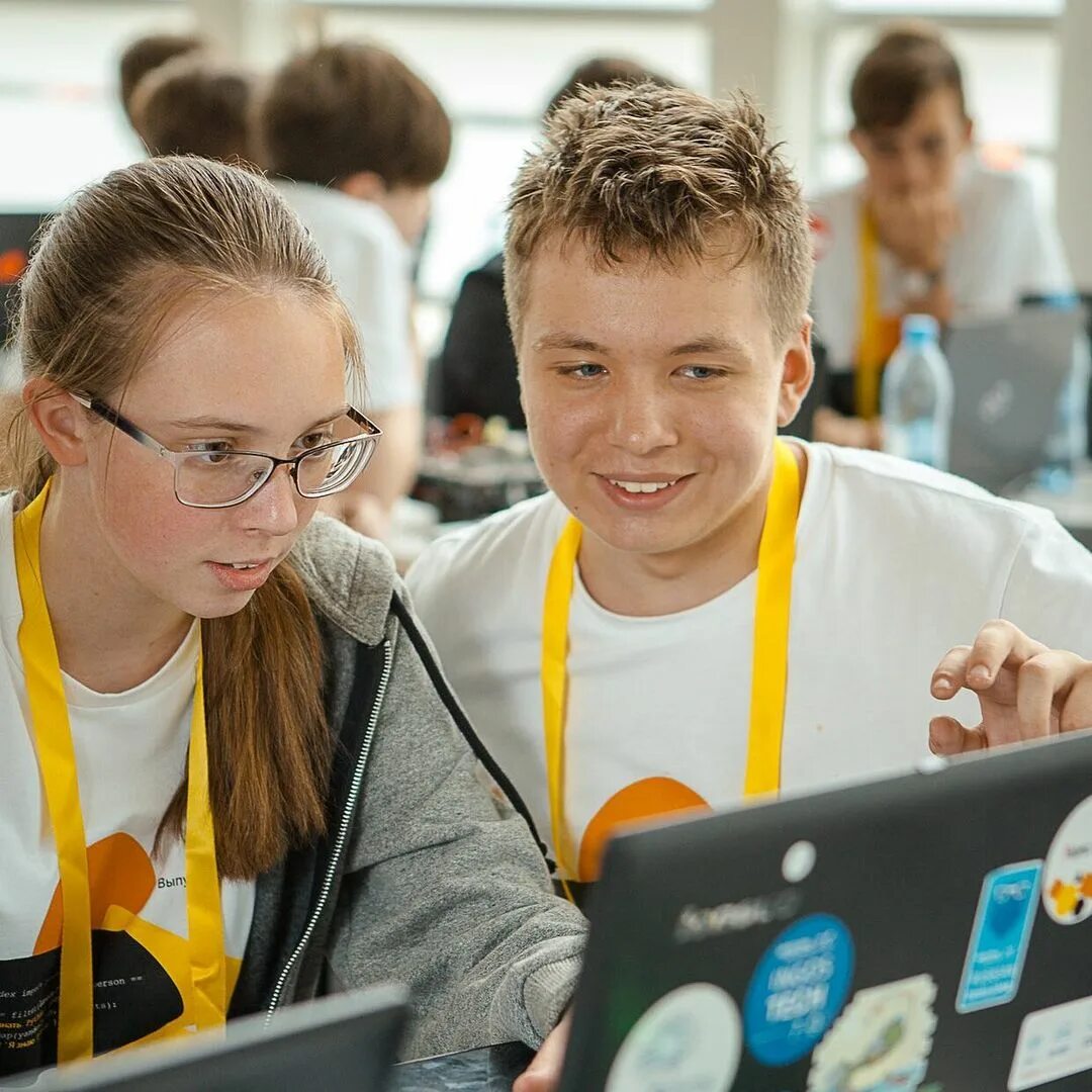 курсы для школьников 5 класс. программирование для школьников. студенты в вузе. боталка гк мфти. школьники программирование.