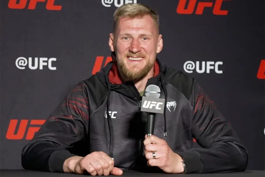 Розенстрайк газиев кард. UFC Розенстрайк.