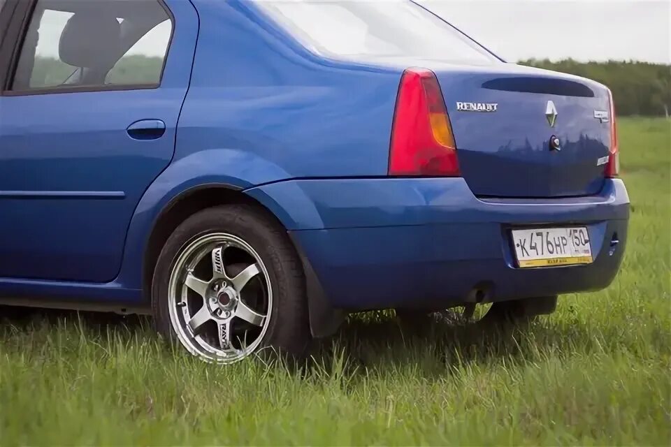 Рено логан на дисках x trike. Сверловка рено логан. Логан вылет диска r15 рено. Сверловка рено логан. Логан без колес.