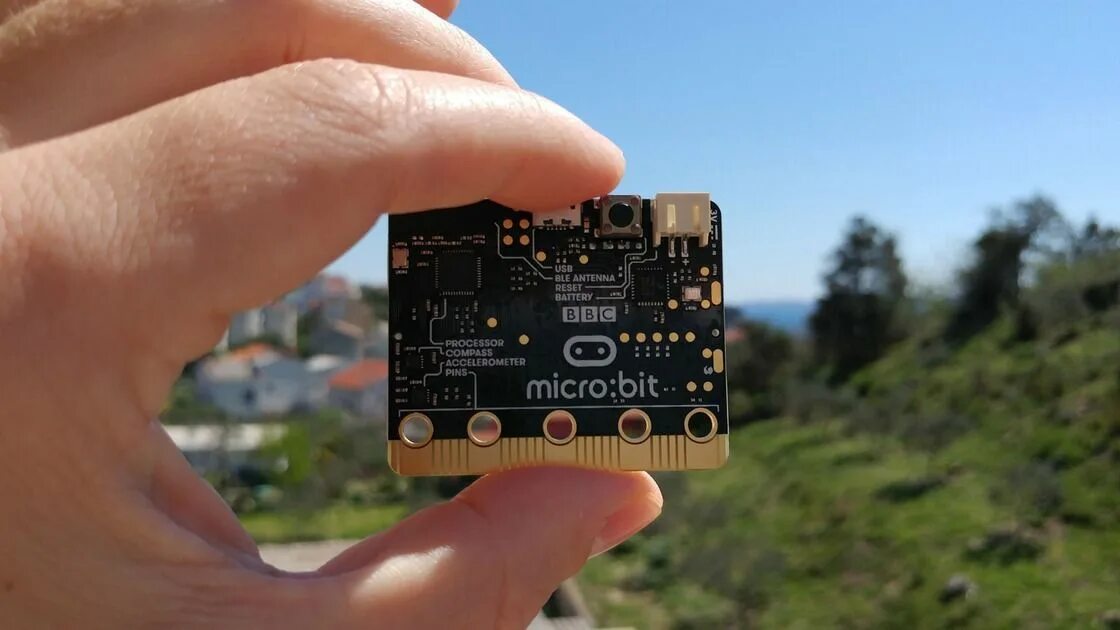 Microbit. Micro bit проекты. Microbit игры. Микробит картинки.