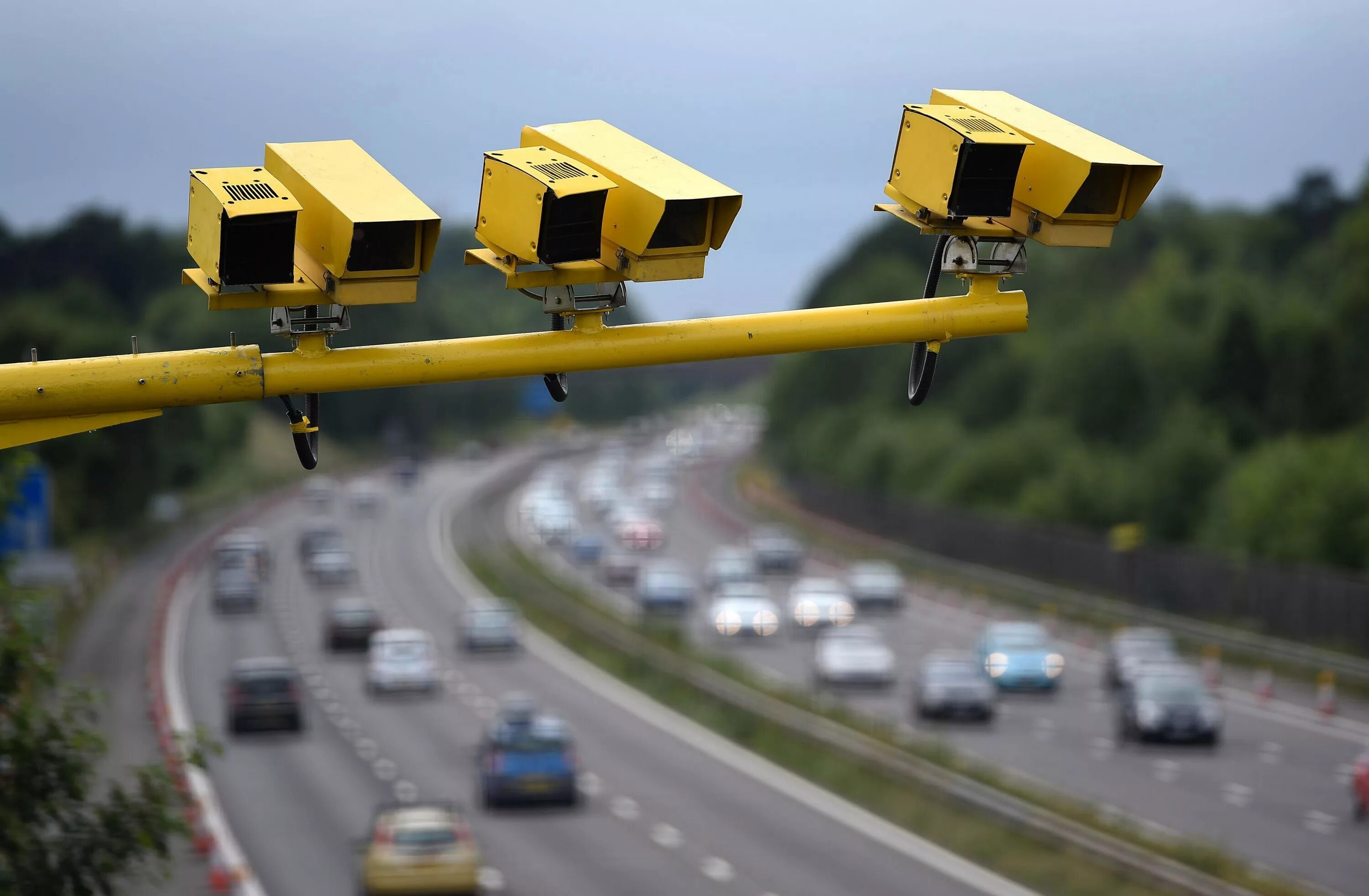Где камеры на дороге. Дорожные камеры. Дорожные камеры видеонаблюдения. Камеры на дорогах. Радар на дороге.