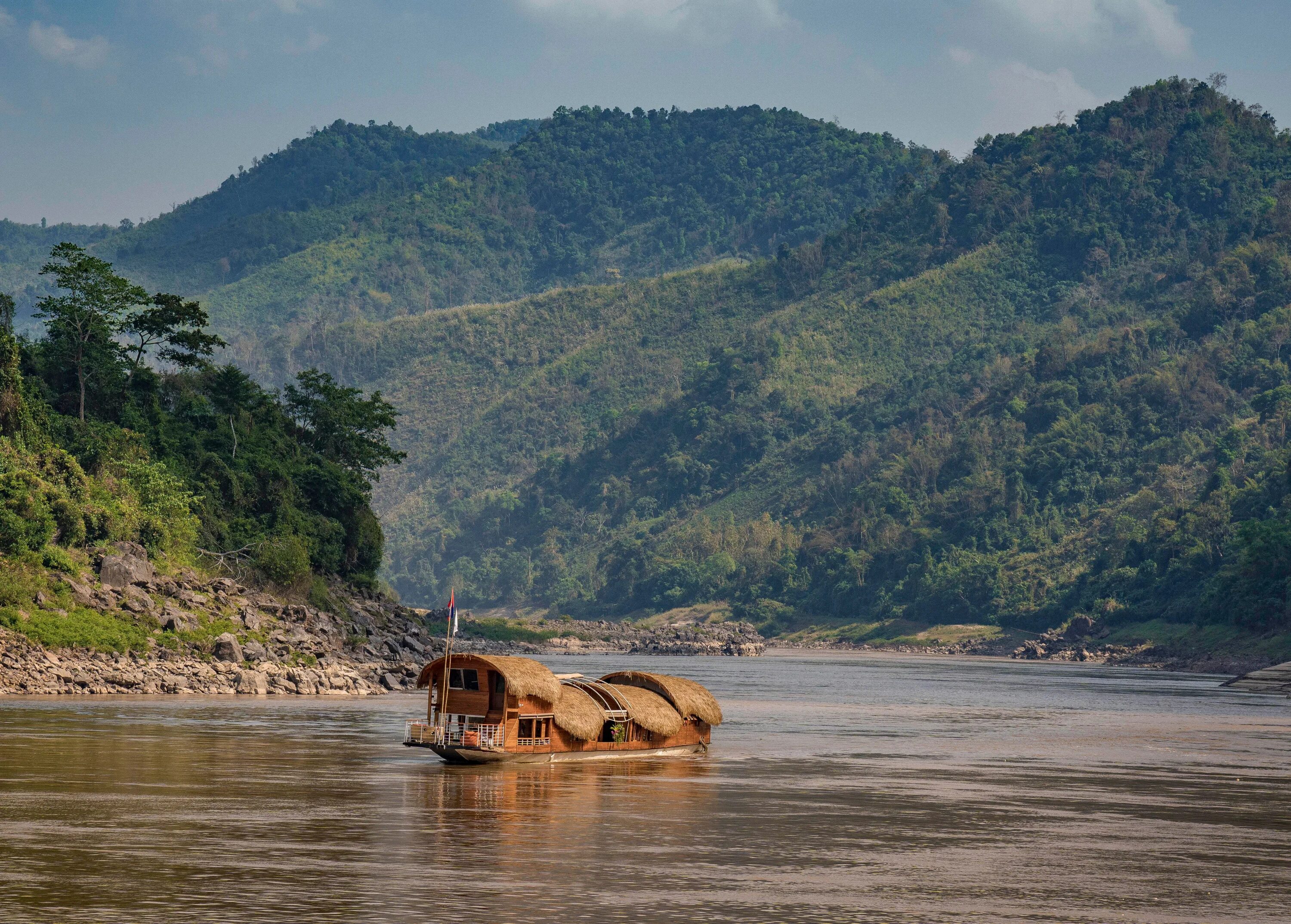 Почему реку меконг. Река Меконг Лаос. Камбоджа река Меконг. Меконг в Тибете. Река Меконг Юньнань.