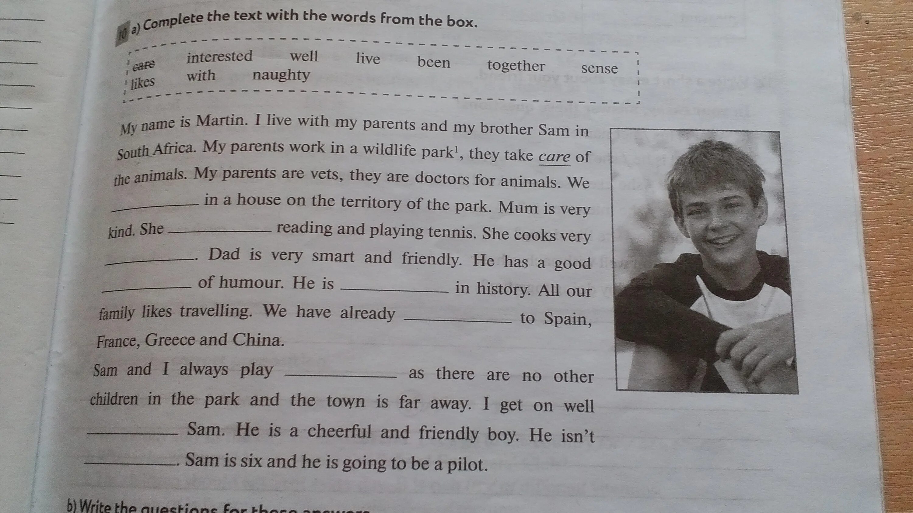 Complete the text with the worlds. Text and questions English 5 класс. Билл 2 класс английский язык. The Box текст. Complete the Words.