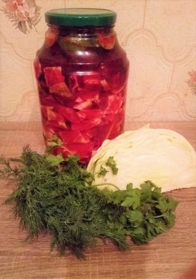 Капуста со свеклой морковью на зиму. Квашеная капуста на зиму в банках. капуста на зиму в банках. капуста со свеклой на зиму. квашеная капуста со свеклой на зиму.