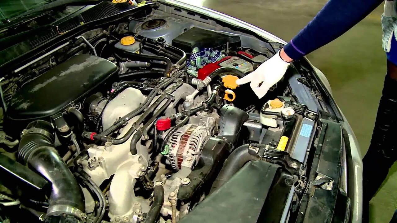 Subaru XV уровень масла. Subaru XV масло в двигатель. Уровень масла на Субару Форестер. Щуп Субару Форестер.