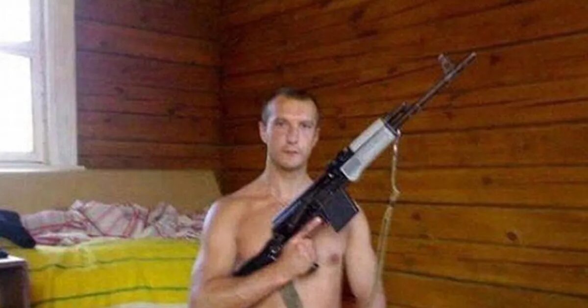 Шалашовки приехали на съемную хату и получили в дырки стволы мужчин на мальчишнике