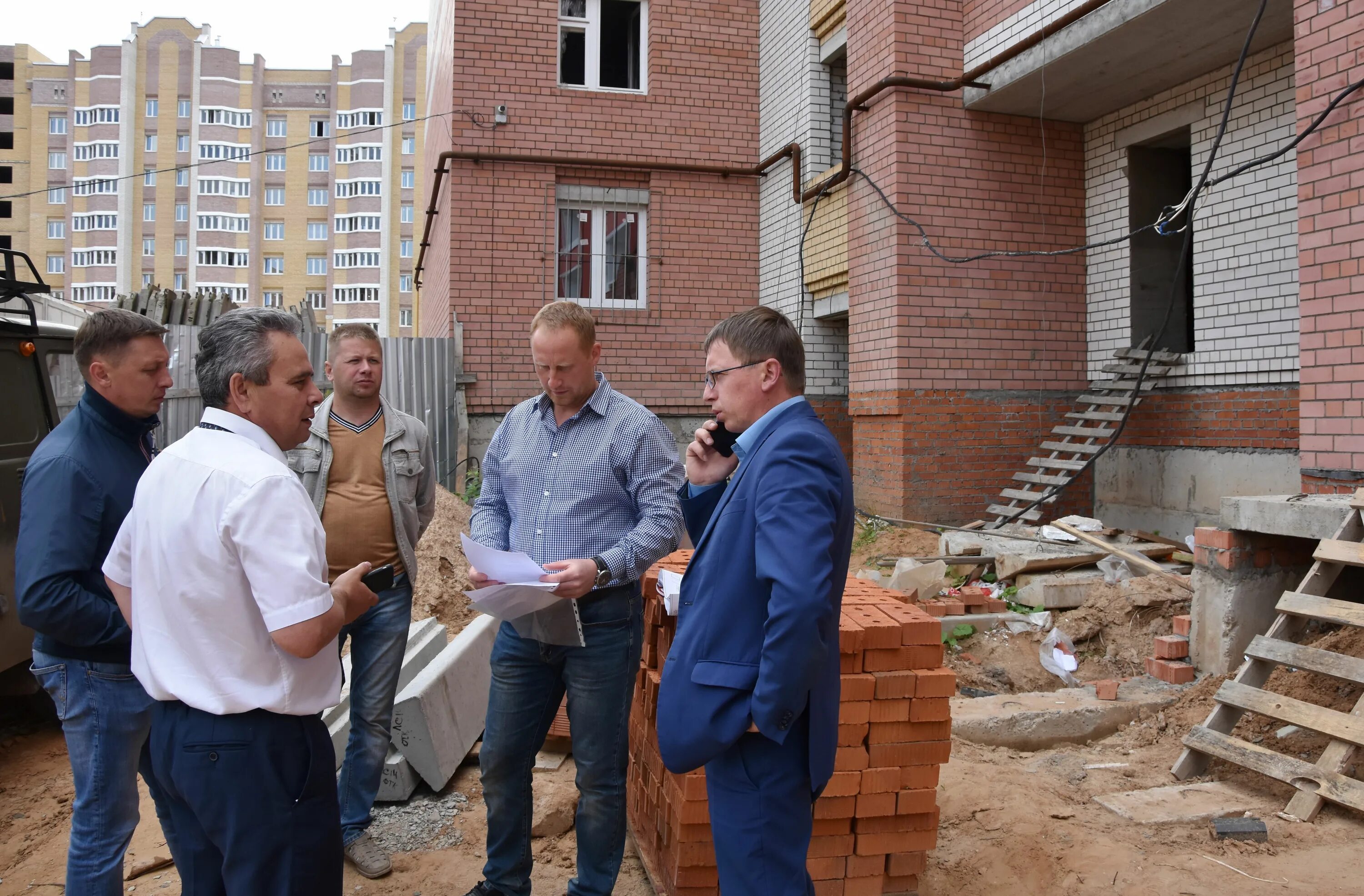 строительные работы кострома. стройки костромы. ремонт улицы боевая в костроме фото. стройка соцобъектов. строительные работы.