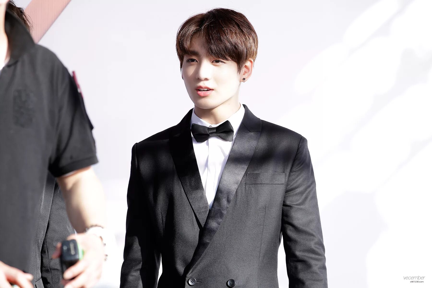 Чонгук бизнесмен. Чонгук бизнесмен. Bts чонгук в костюме. Чон чонгук в водолазке. Jeon jungkook 2022.