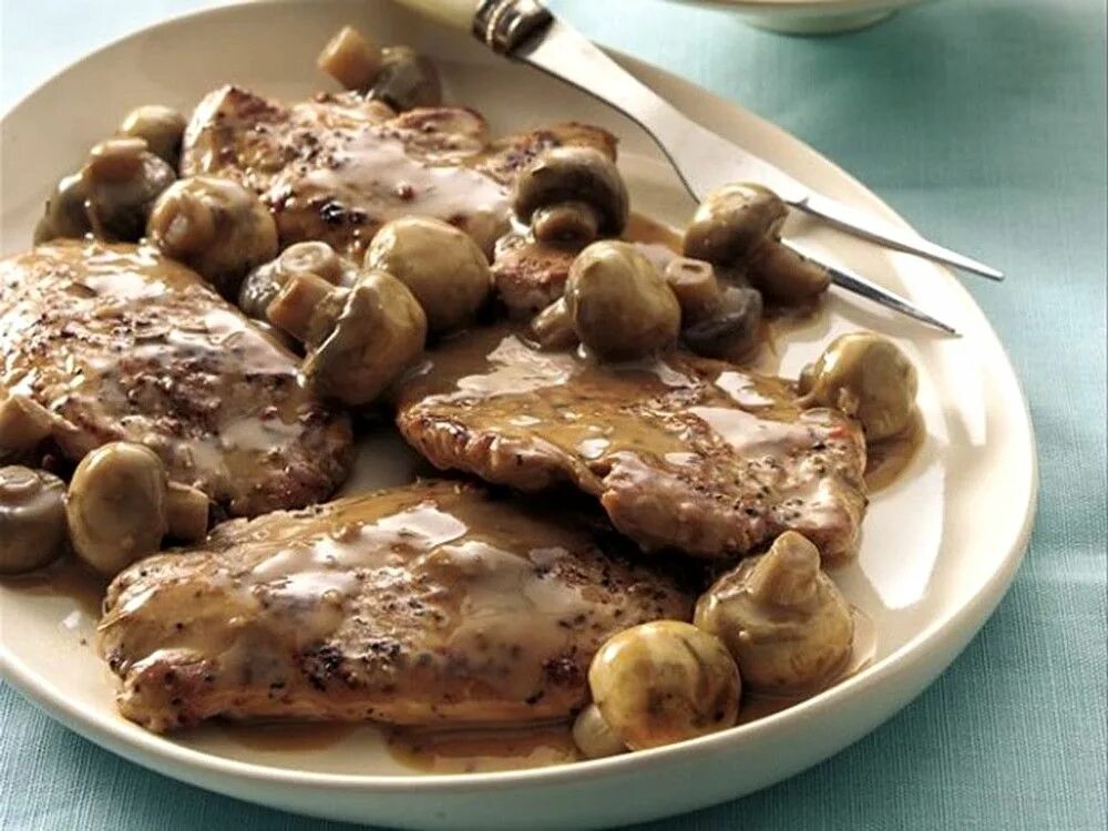 Медальоны в сливочном соусе. Фазан жареный с шампиньонами в сметане. Медальоны из свинины с грибами. Медальоны из свинины с грибным соусом. Медальоны в беконе с грибным соусом.