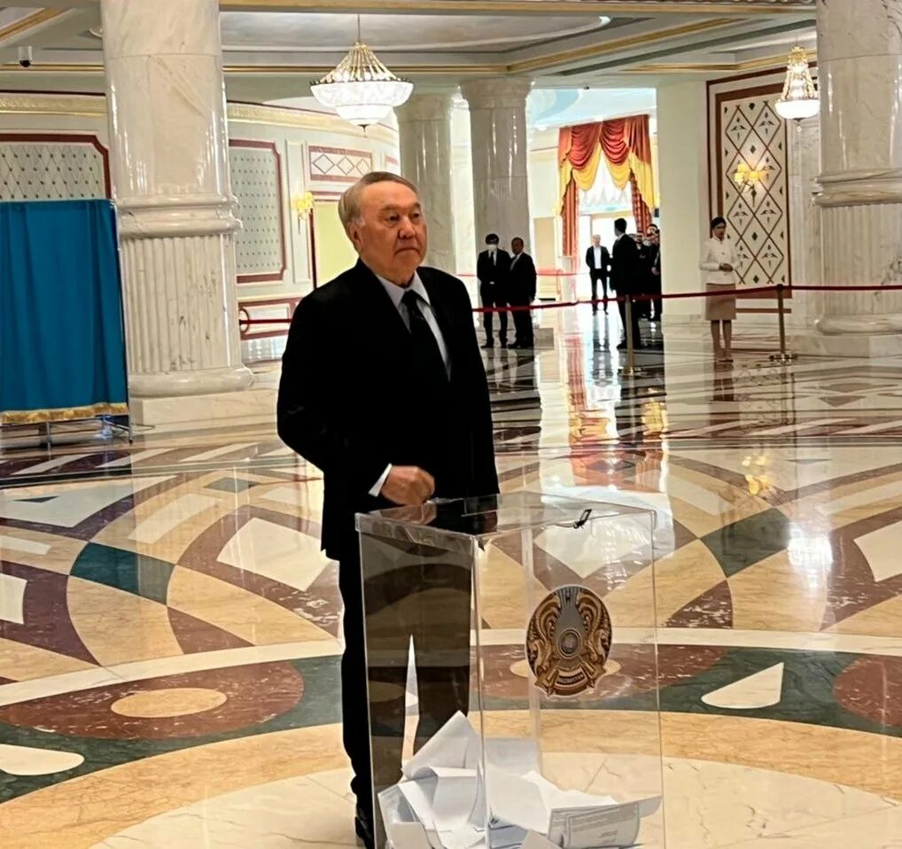 Я шагаю как назарбаев в астане. Я шагаю как назарбаев в астане