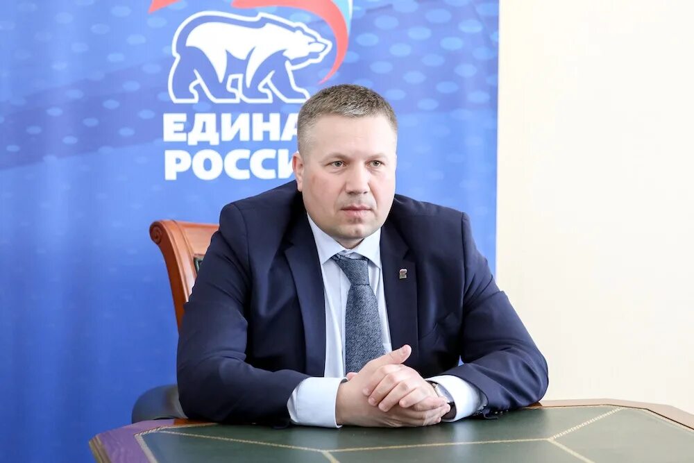 новый сенатор. сенаторы совета федерации. картинка фото сенатор василенко от ленинградской области. новый сенатор. губернатор калужской области награждает.